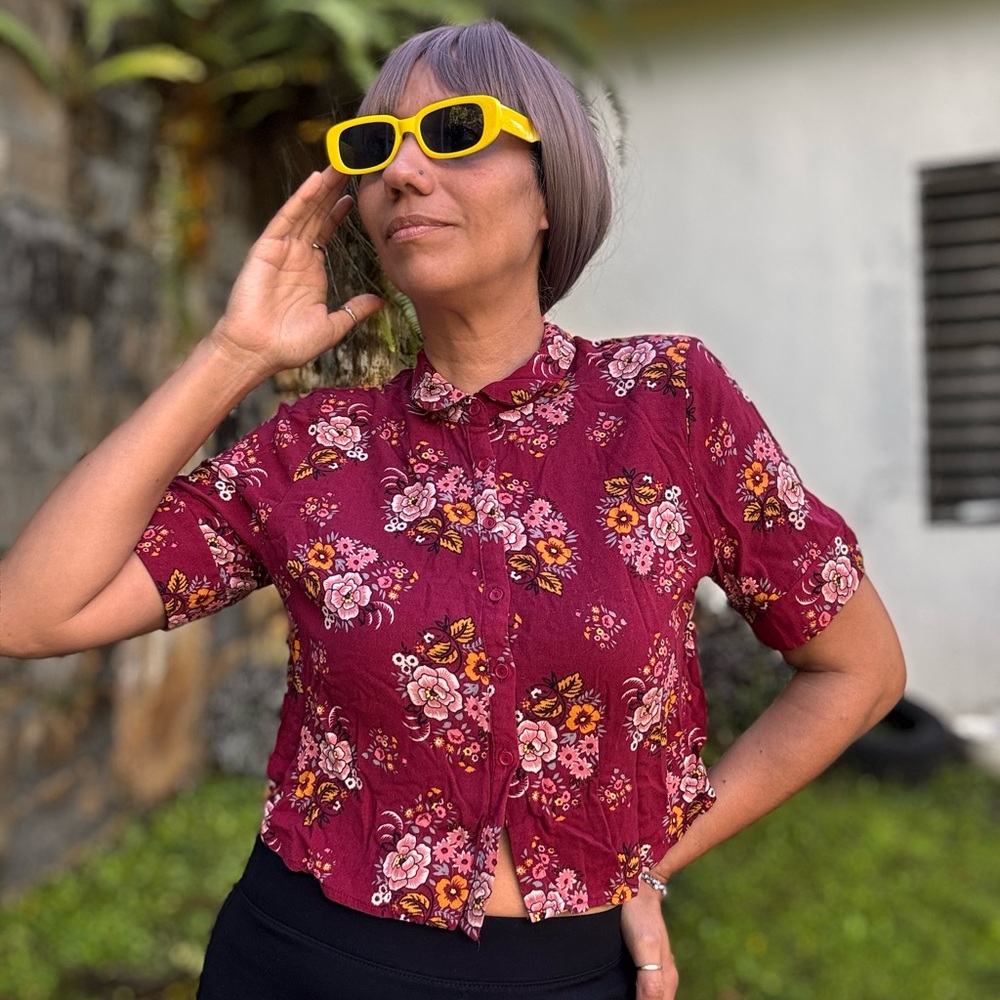 Vintage Bloom 🌺Classic Button Down ￼ Comfortable Relax Fit Cropped Blouse.￼